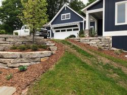 Delta Ledge Stone Outcropping Retaining Wall