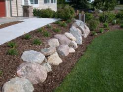 michigan fieldstone boulder retaining wall